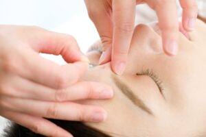 close-up-of-a-woman-and-her-practitioner-s-hands-being-given-acupuncture-needles-on-her-face-300x200 Acupuncture for Dizziness Cairns